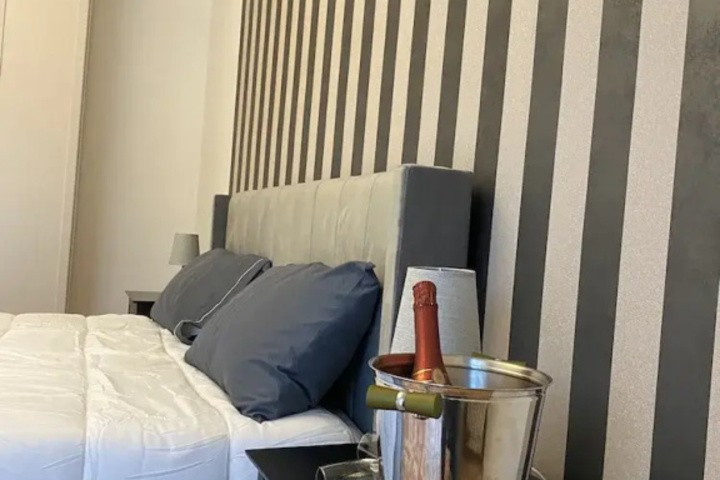 Room 6 of 21