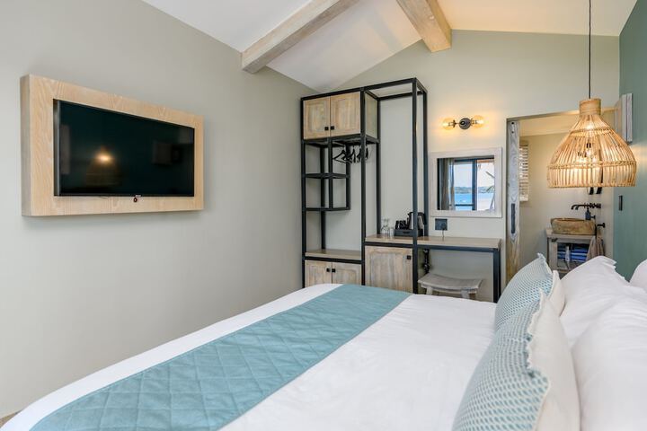 Room 4 of 48