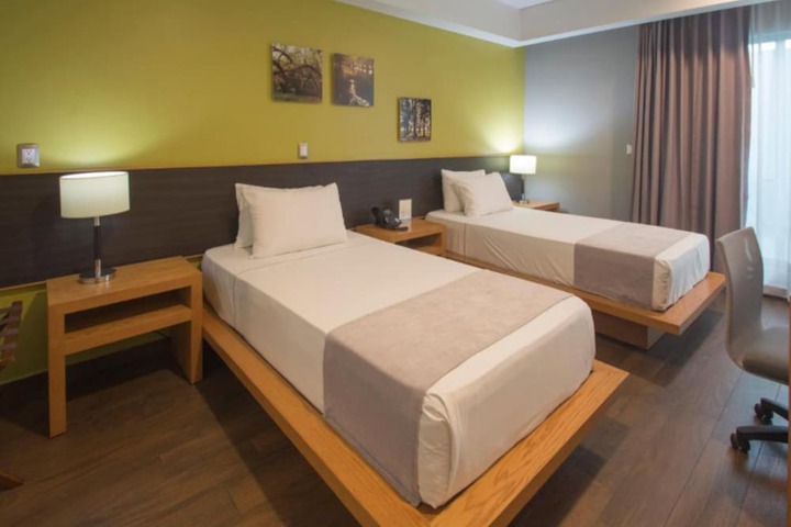 Room 9 of 48