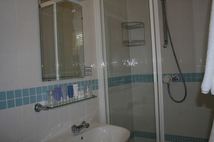 Room 45 of 77