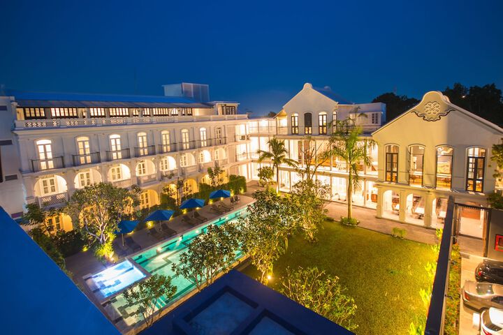 Hotel Exterior 132 of 144