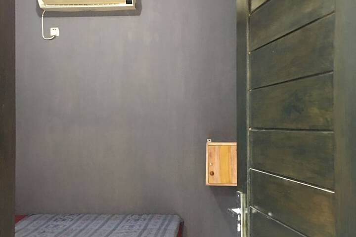 Room 12 of 23
