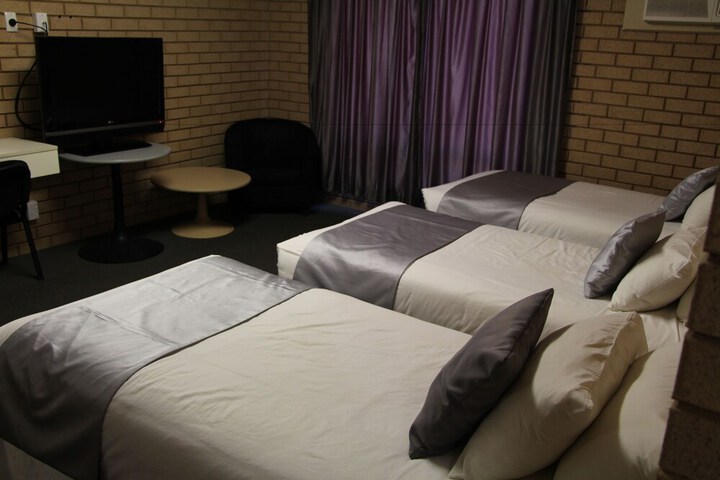 Room 5 of 33