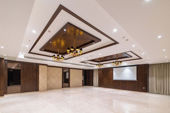 Ballroom/Hall 39 of 53