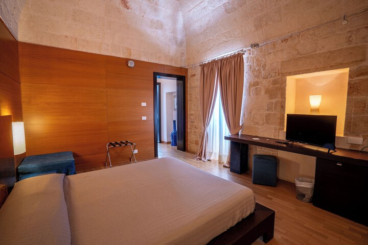 Room 6 of 62