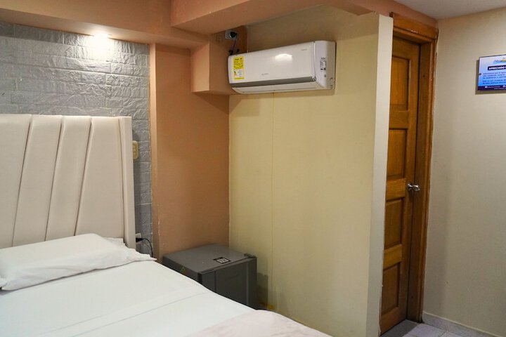 Room 4 of 6