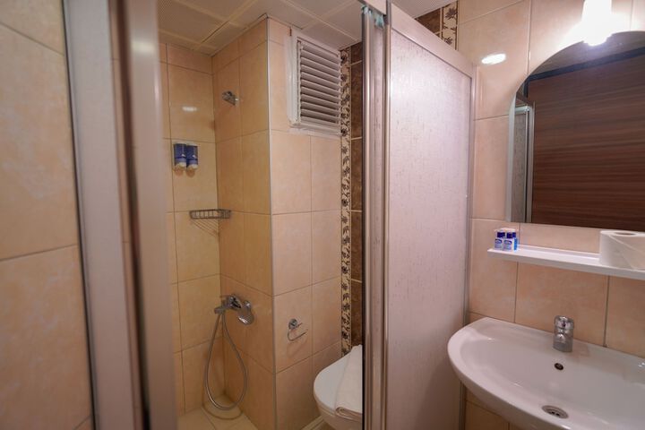 Room 8 of 41
