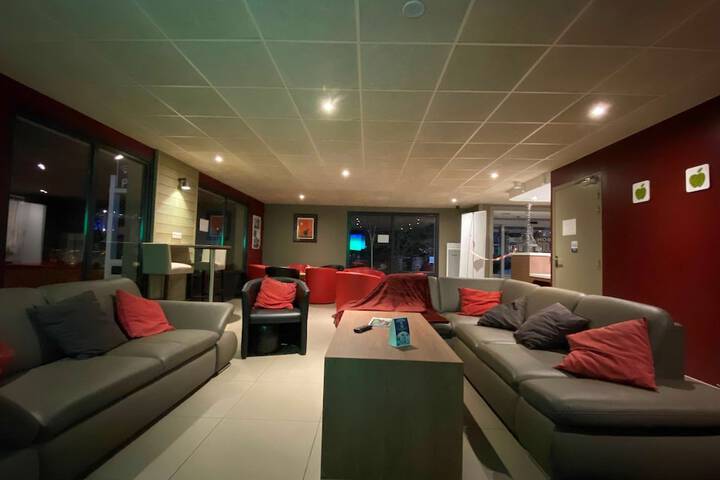 Guest Lobby