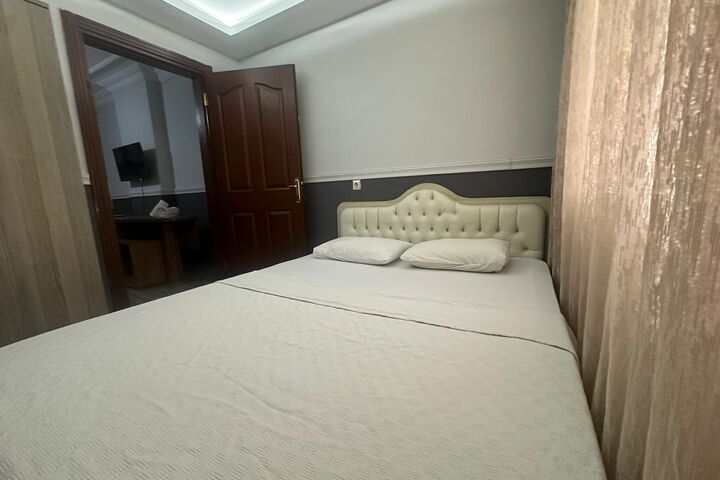 Room 11 of 14