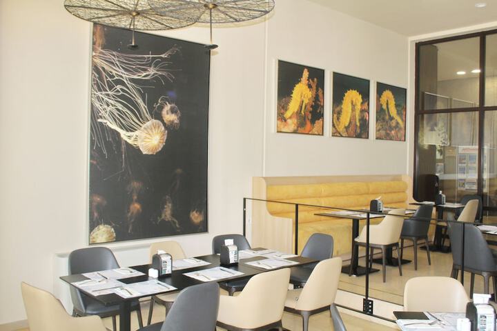 Dining 57 of 90