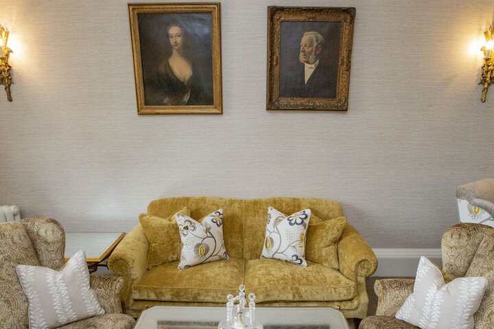 Lounge 69 of 89