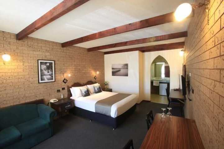 Room 8 of 43
