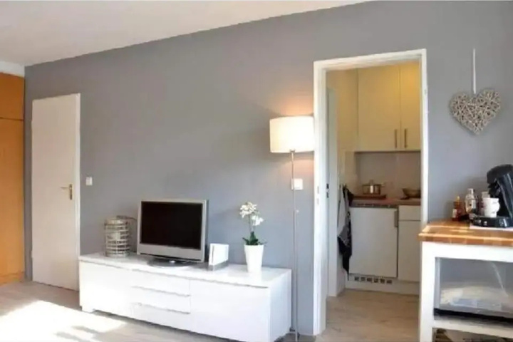 Room 3 of 8
