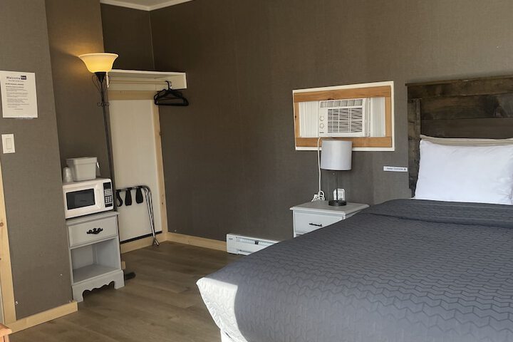 Room 48 of 73