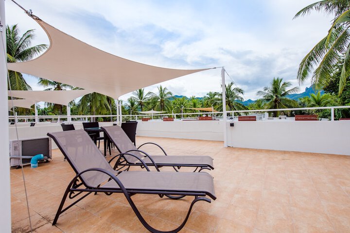 Sundeck 158 of 164