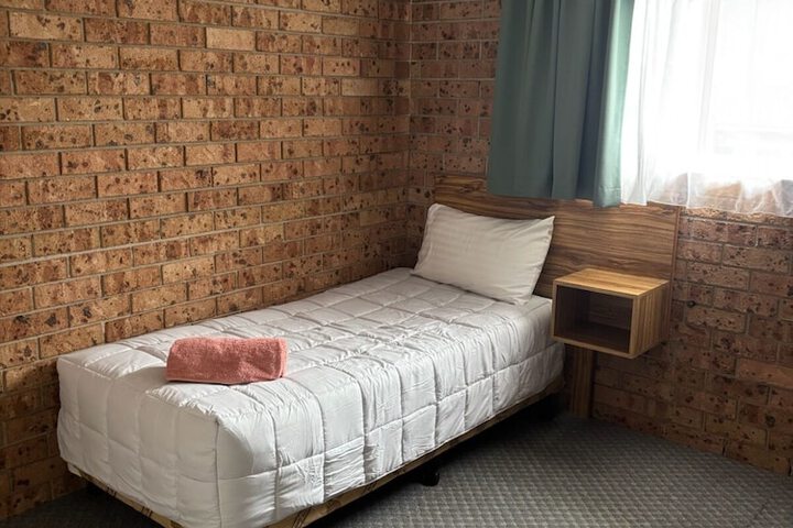 Room 5 of 10