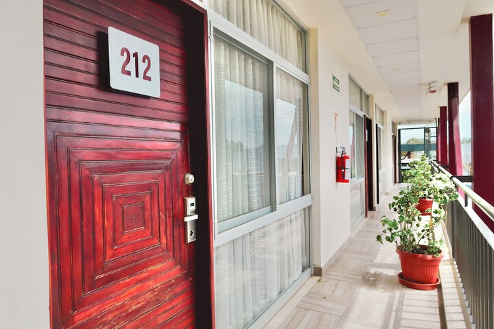 Ballroom/Hall 59 of 80