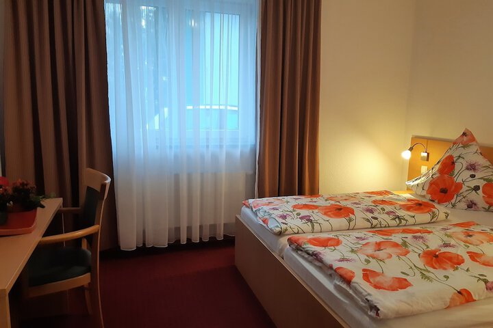 Room 6 of 22