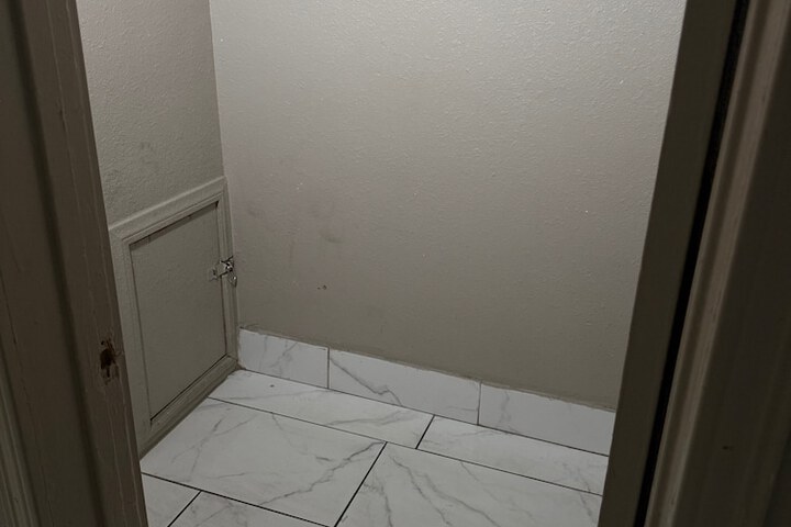 Room 30 of 60