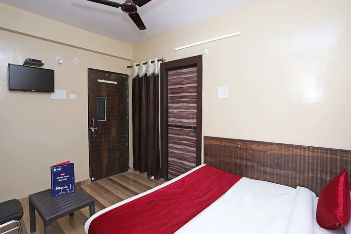 Room 4 of 17
