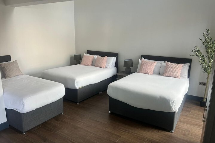 Room 6 of 83