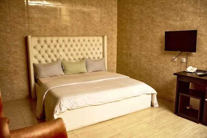 Room 6 of 59