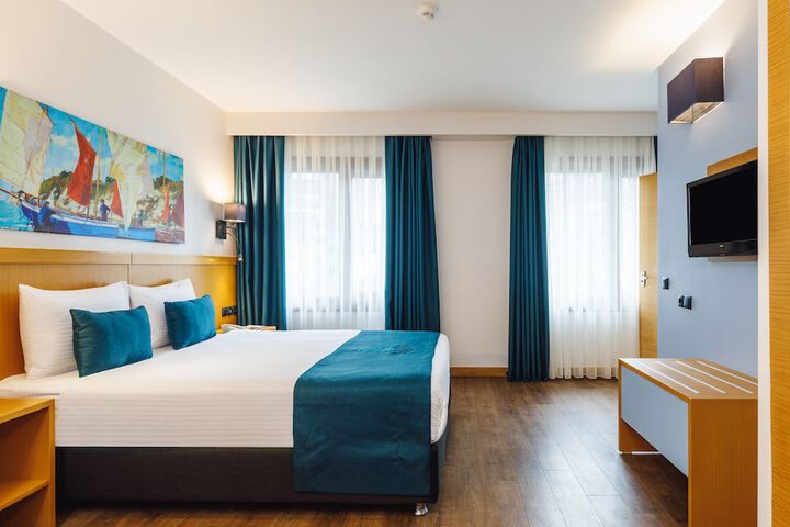 Room 10 of 37