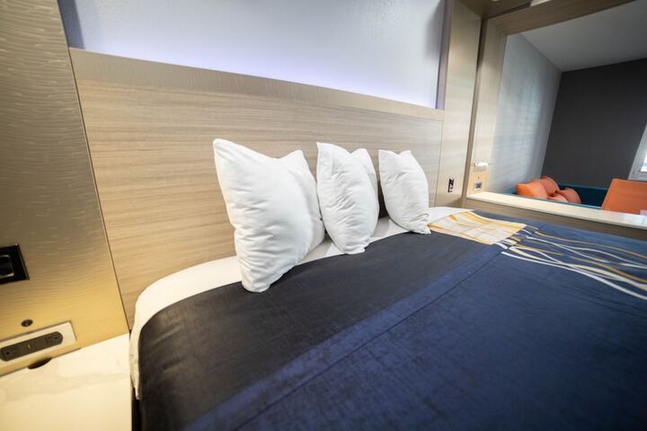 1 King Bed (6 of 47)