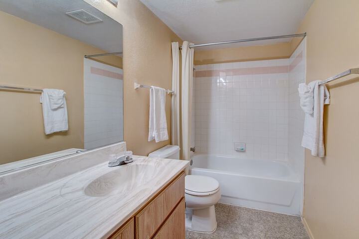 Room 2 of 10