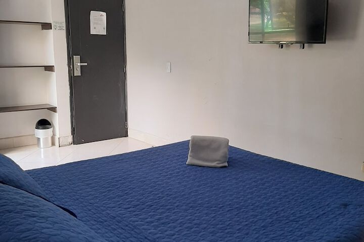 Room 2 of 3