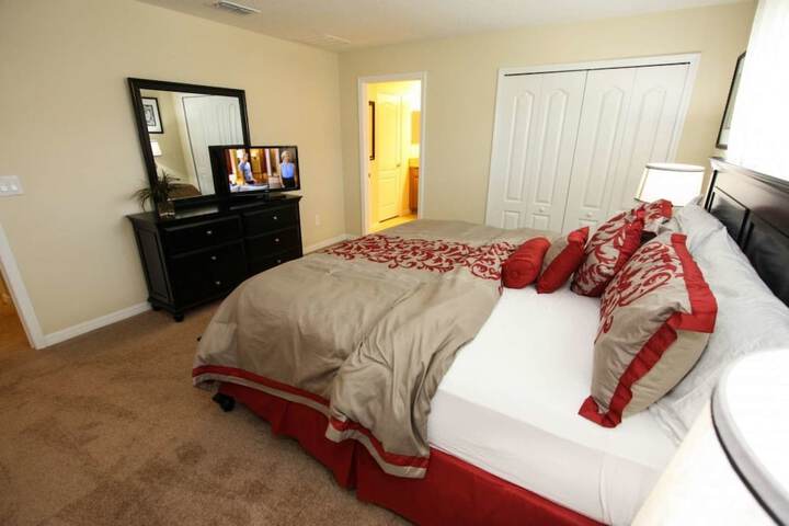 Room 11 of 30