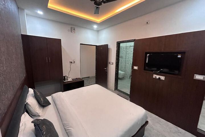 Room 17 of 38