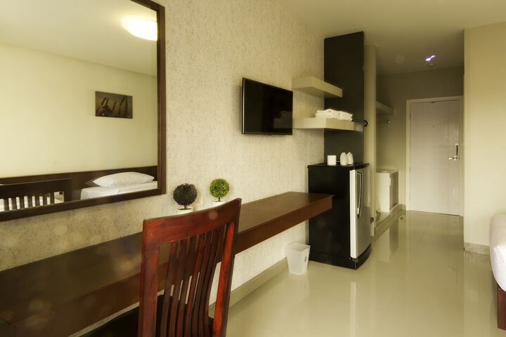Room 11 of 27