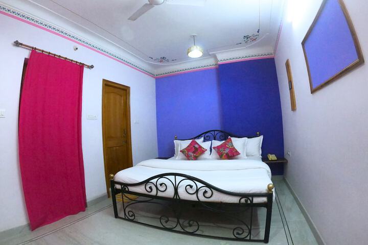 Room 6 of 56