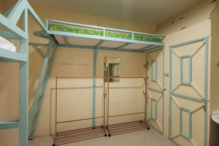 Room 25 of 52