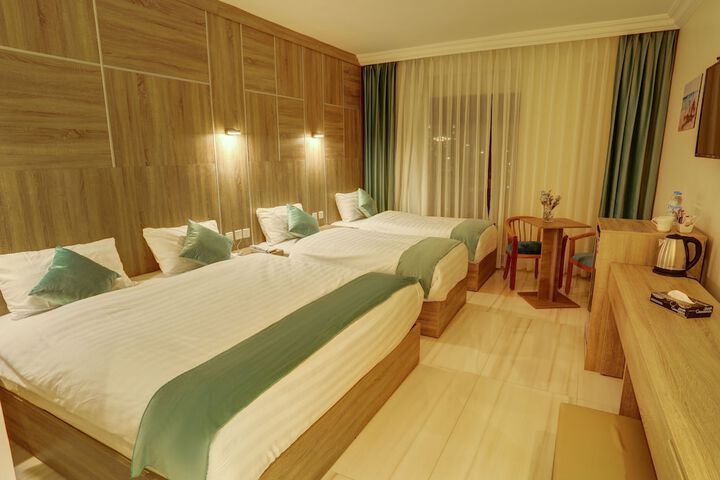 Room 6 of 15
