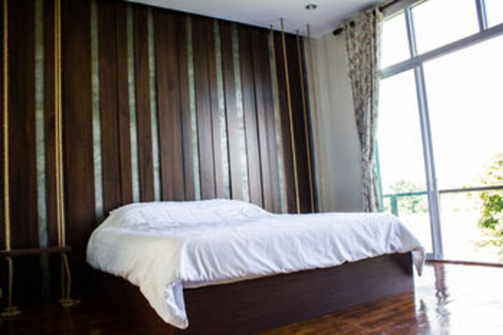 Room 18 of 28
