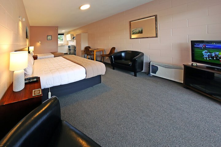 Room 2 of 38