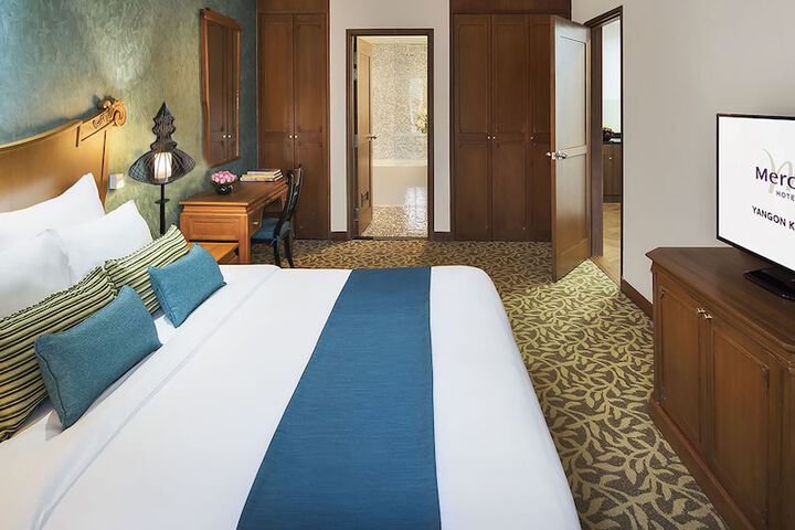 Room 2 of 93