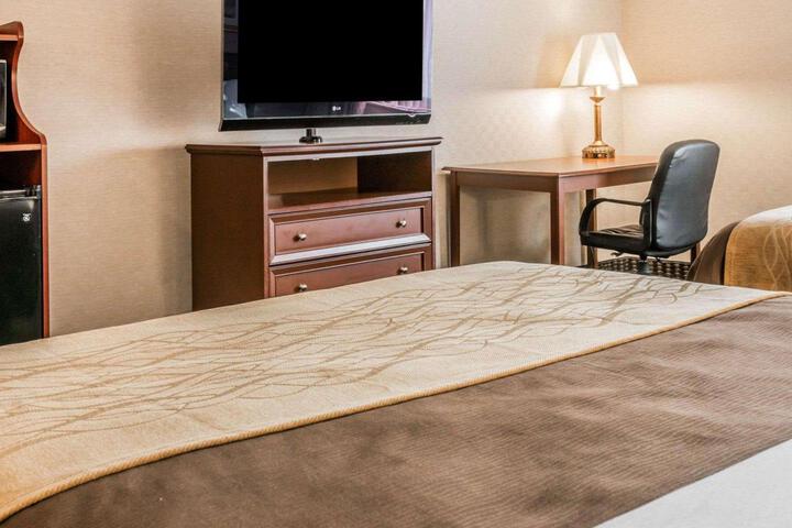 2 Queen Beds (14 of 15)