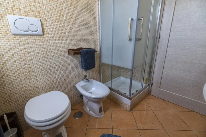 Room 7 of 14