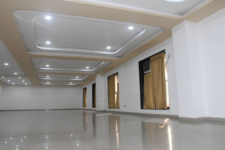 Ballroom/Hall 17 of 47