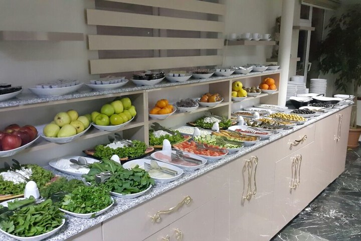 Dining 11 of 16