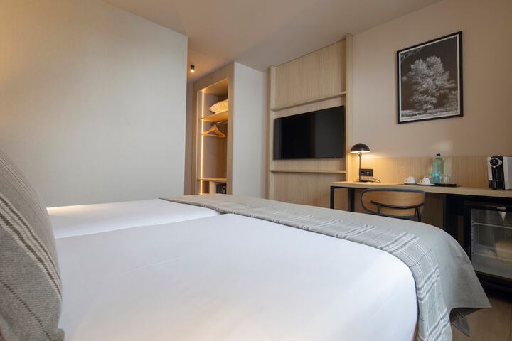 Room 15 of 38