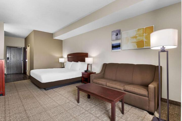 Business King Bed (12 of 19)