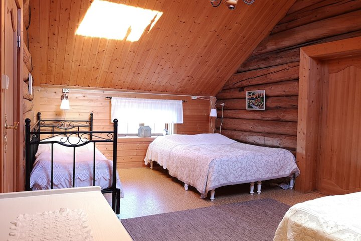 Room 7 of 42