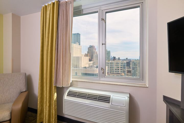 Studio Suite 1 Queen Bed City View High Floor (27 of 30)