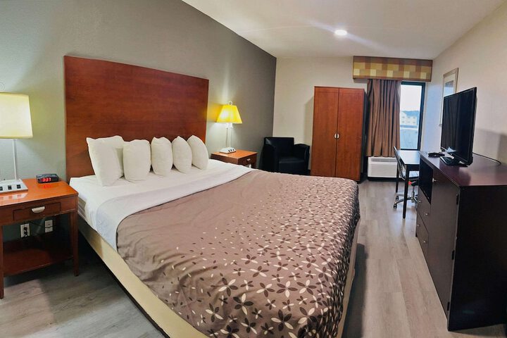 1 King Bed
