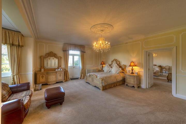 Room 10 of 72
