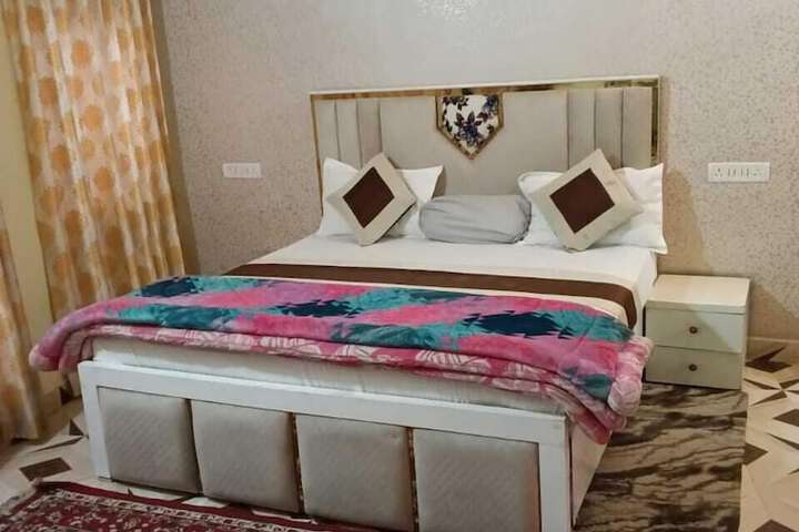 Room 15 of 27